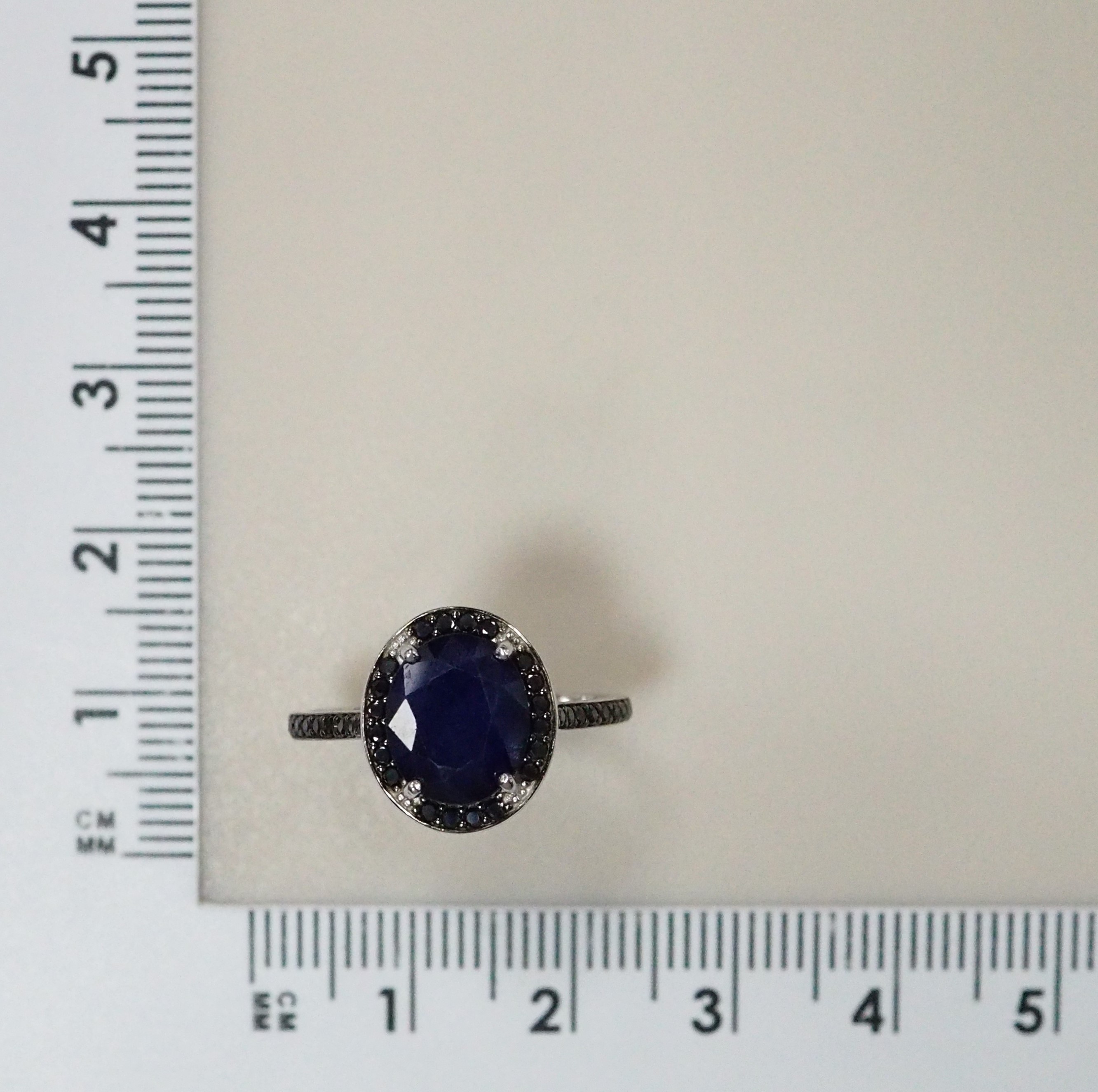 Серебряное кольцо с сапфиром